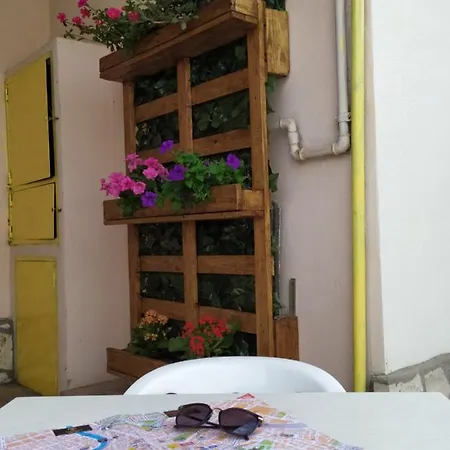 Δωμάτια σε οικογενειακή κατοικία Valletta Fiorita